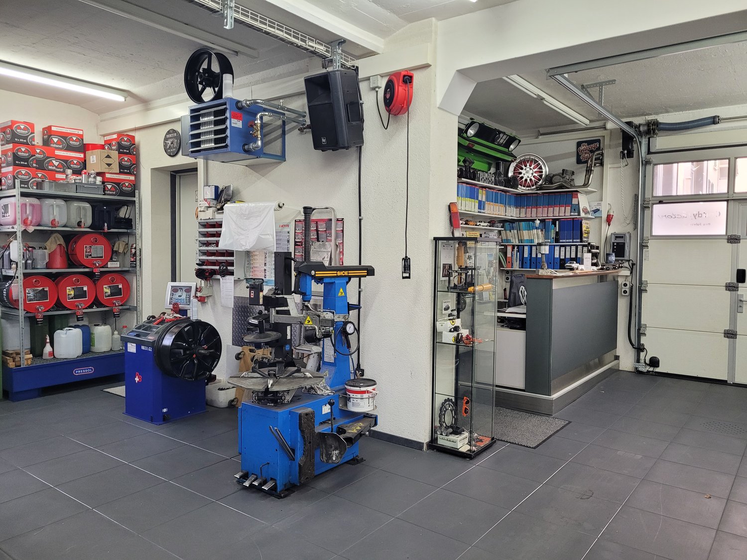 143m² workshop