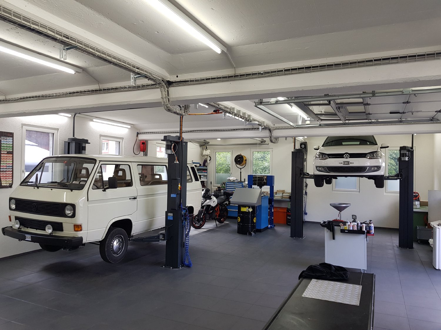 143m² workshop