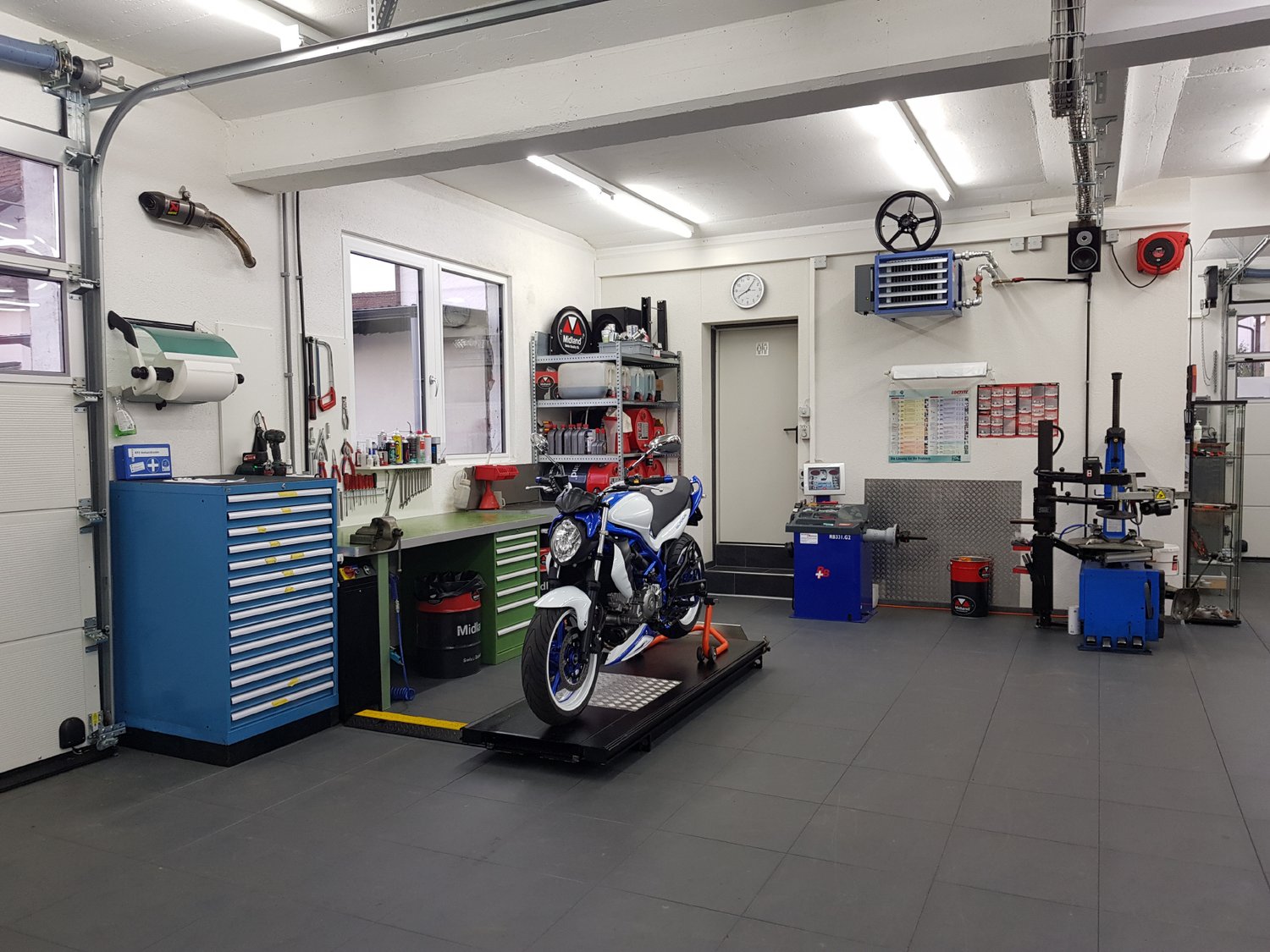 143m² workshop