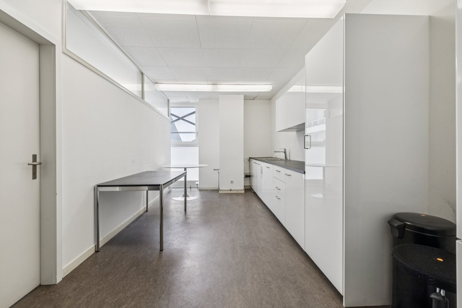 98m² office