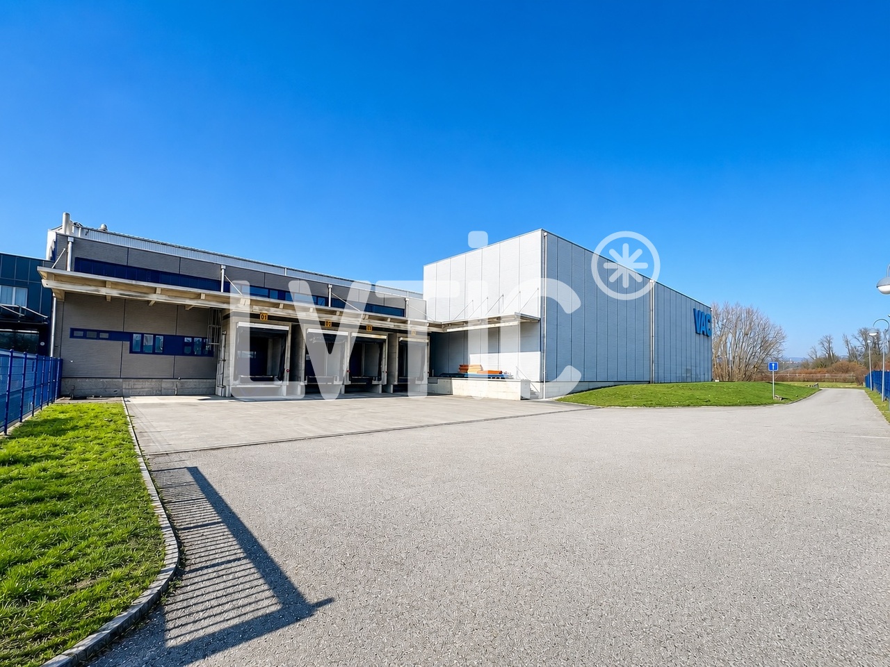 7200m² de locaux de stockage, photo 1 sur 10