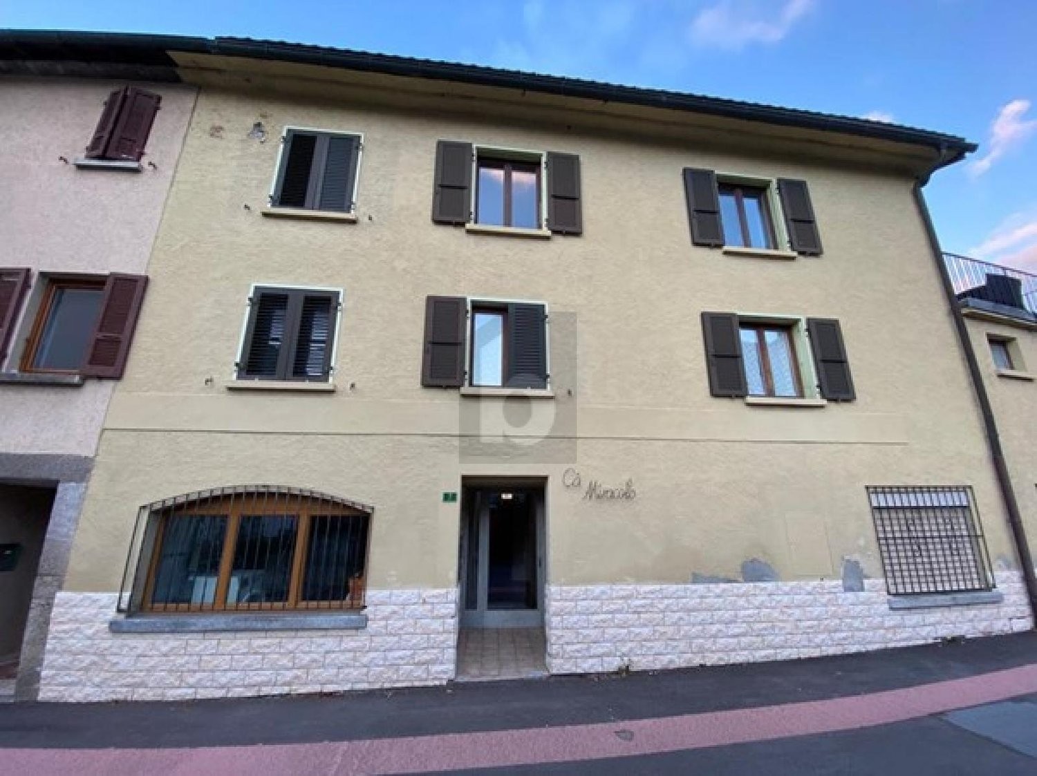 14 ½ rooms multi family house