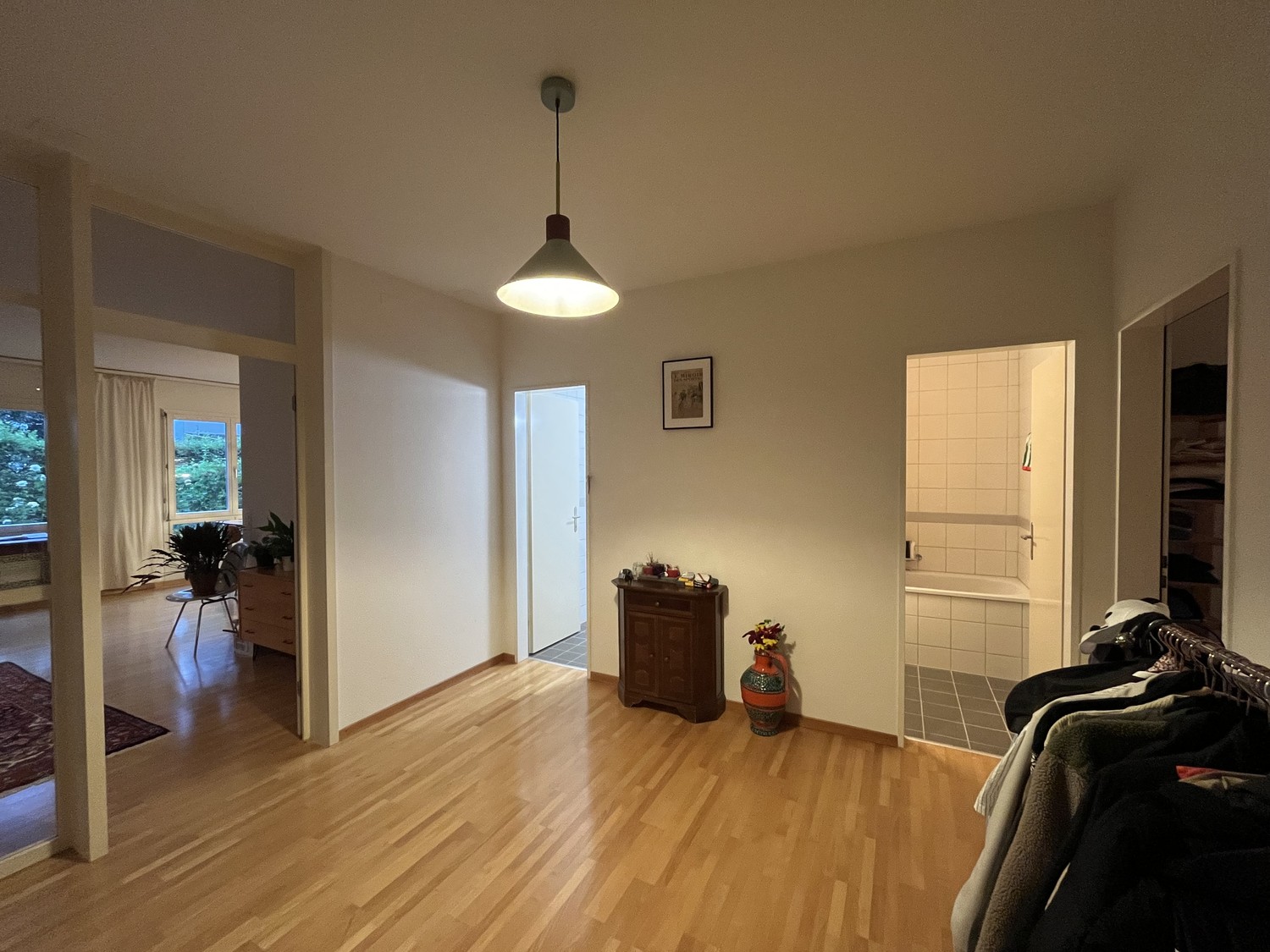 Ruhige 2.5-Zimmer-Erdgeschosswohnung mit privater Terrasse und Garten – Nur im September verfügbar, Foto 6 von 8