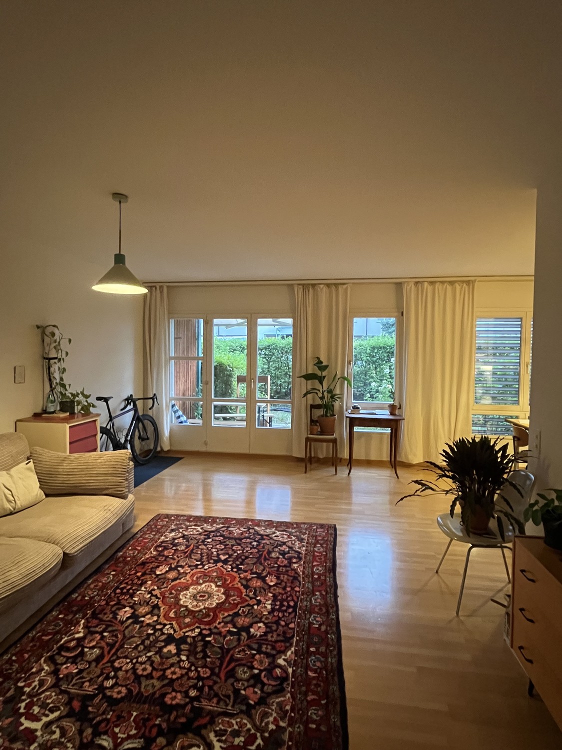 Ruhige 2.5-Zimmer-Erdgeschosswohnung mit privater Terrasse und Garten – Nur im September verfügbar, Foto 1 von 8