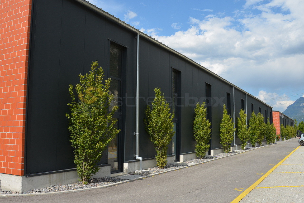 60m² commercial