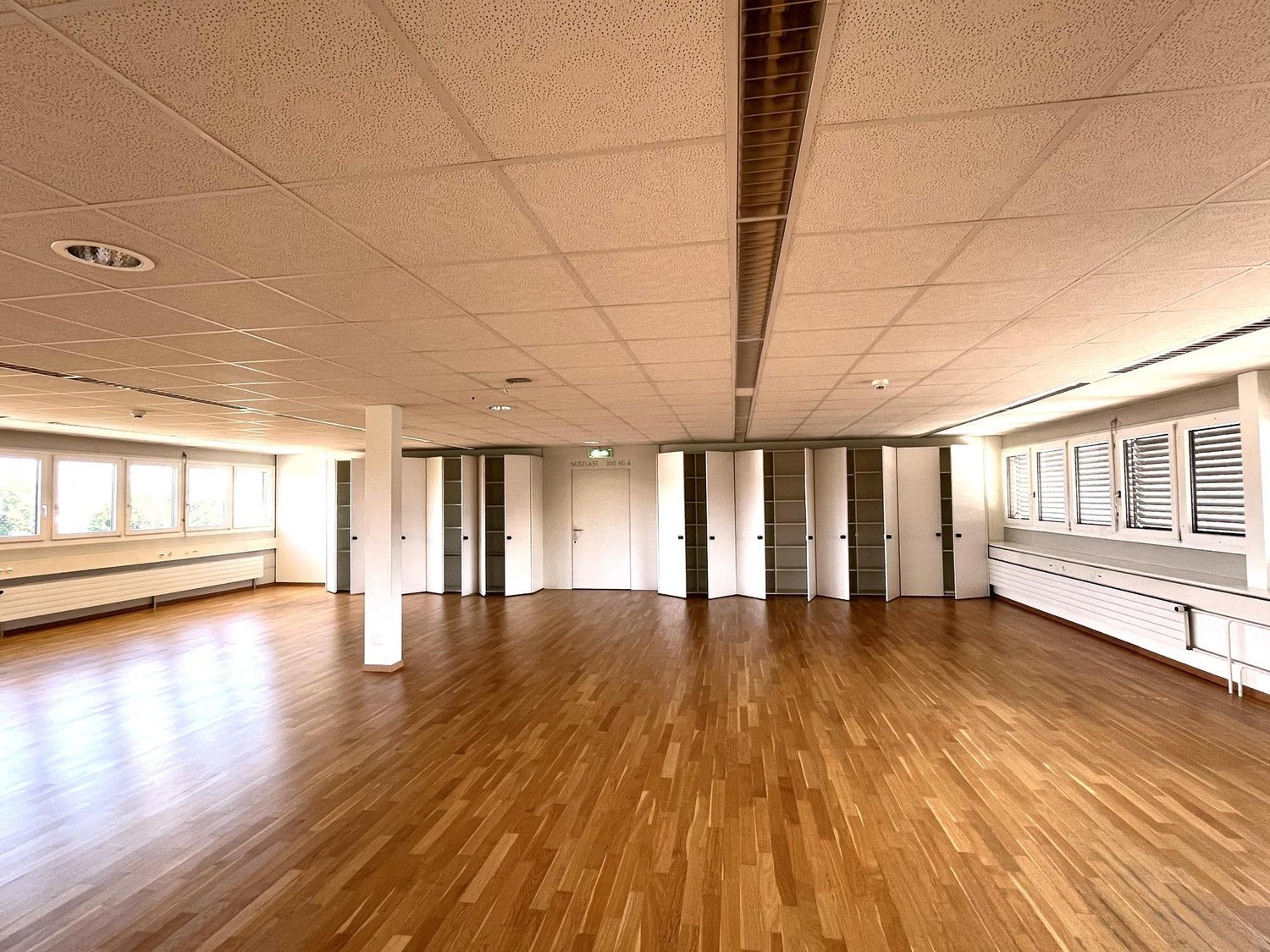 175m² office