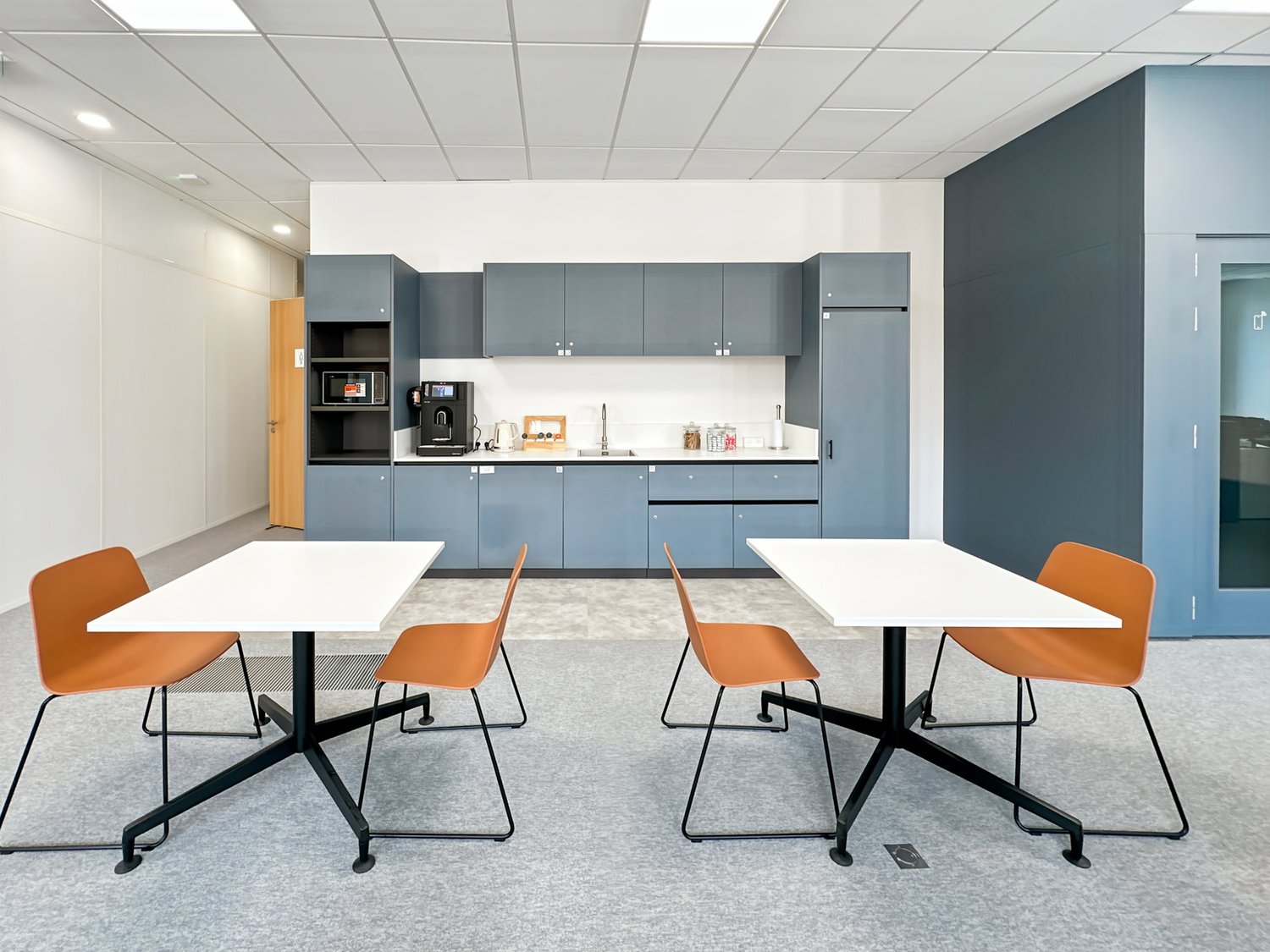 220m² office