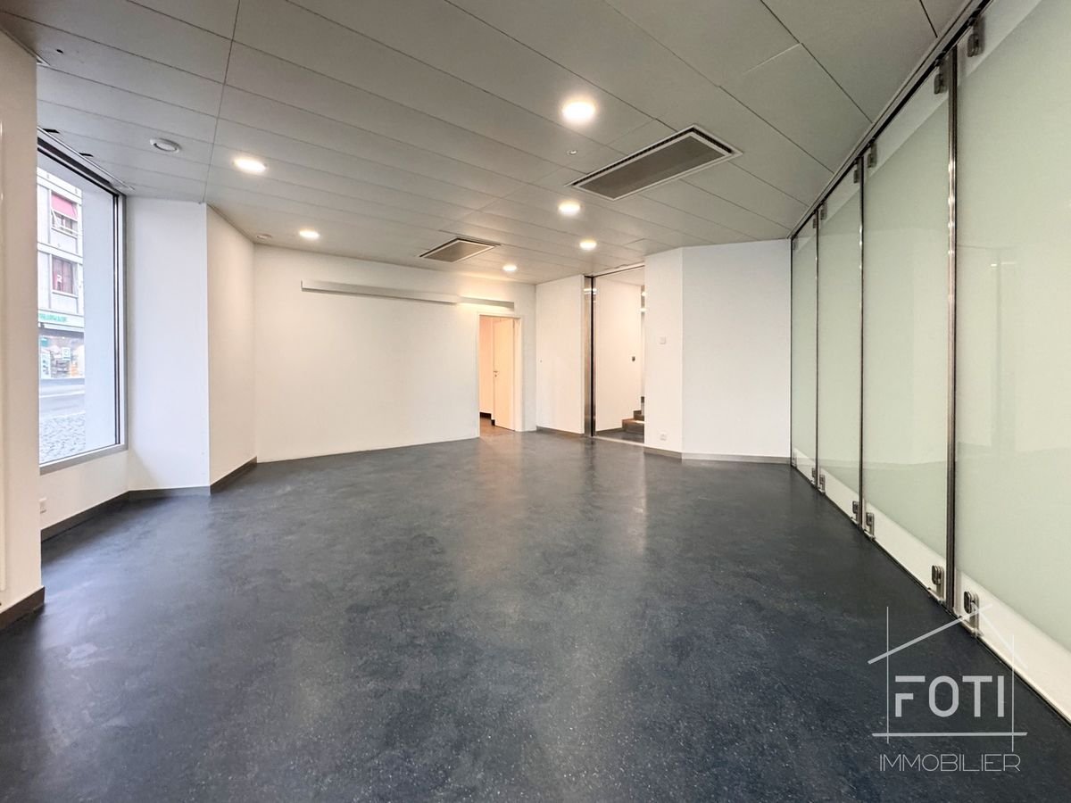 195m² commercial