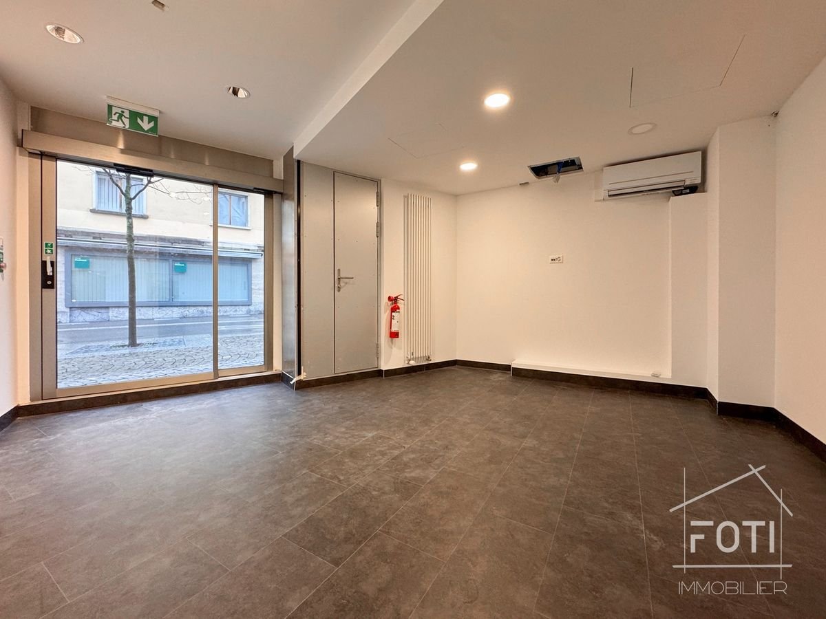 195m² commercial