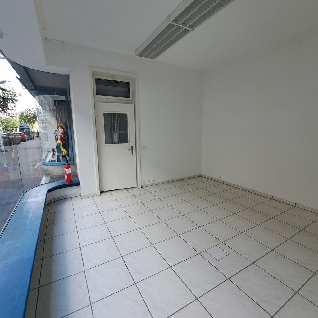 54m² commercial