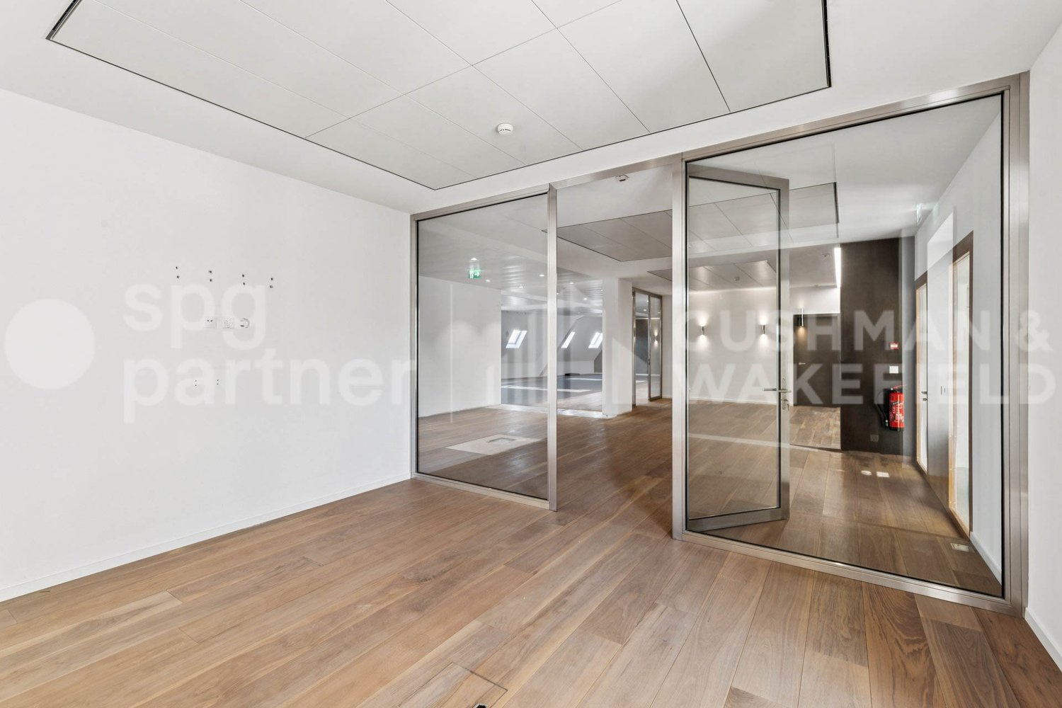 335m² office