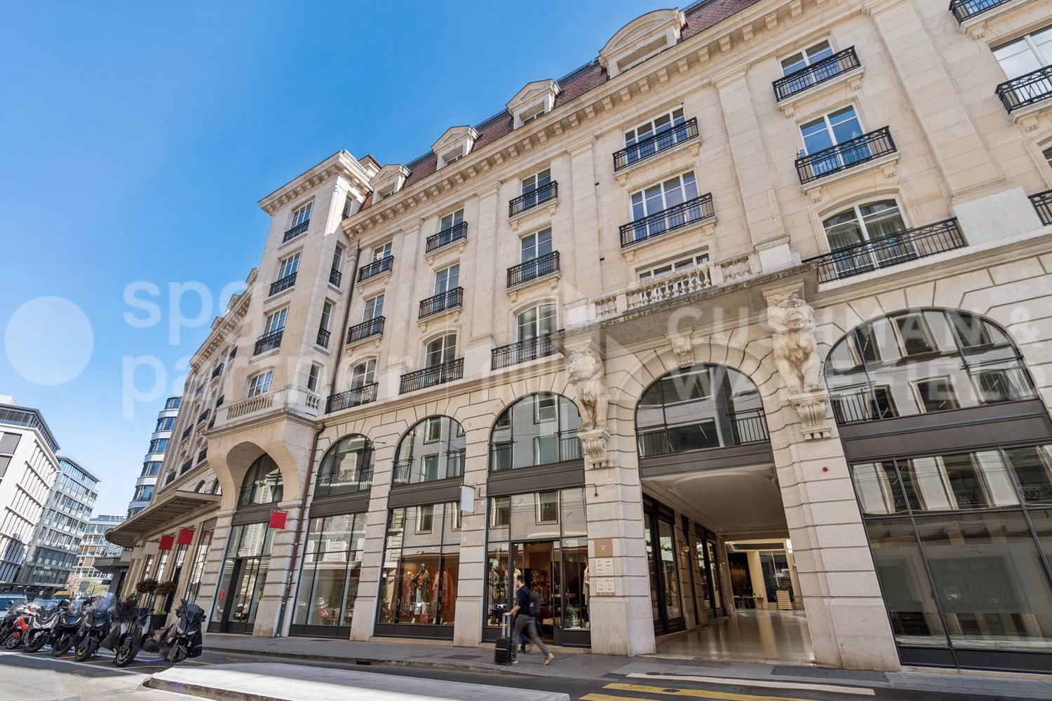 335m² office