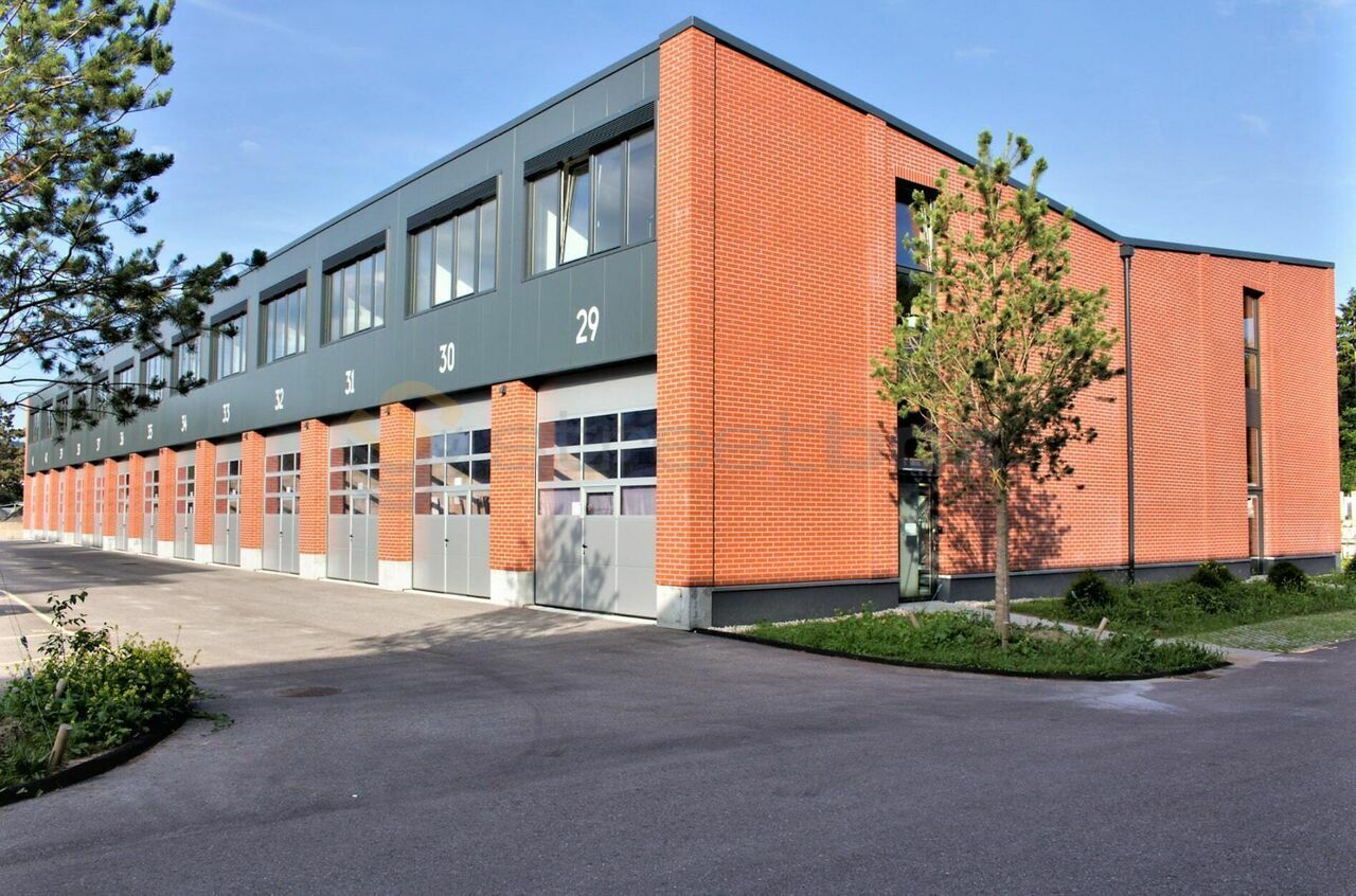 50m² commerciale, foto 2 di 2