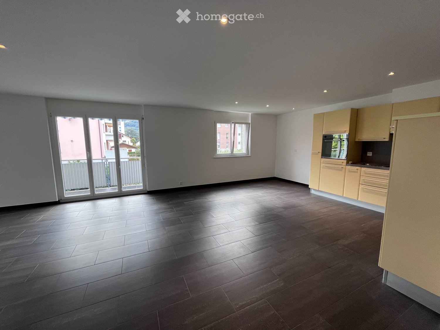 5 rooms apartment