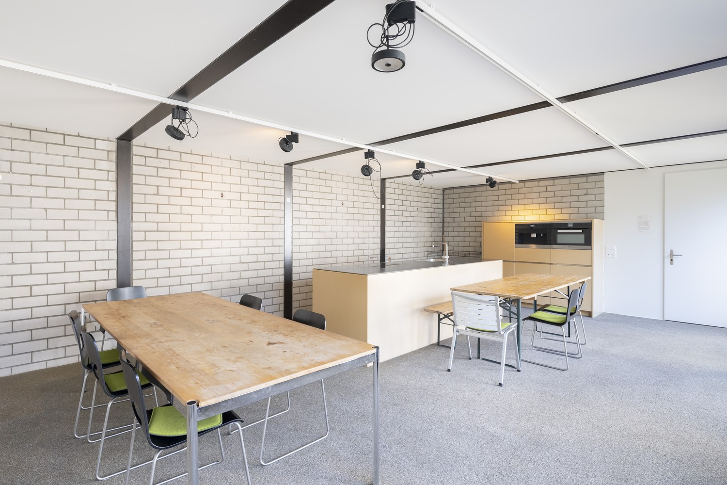 121m² office