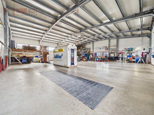 800m² commerciale