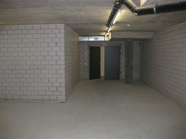 52m² storage room
