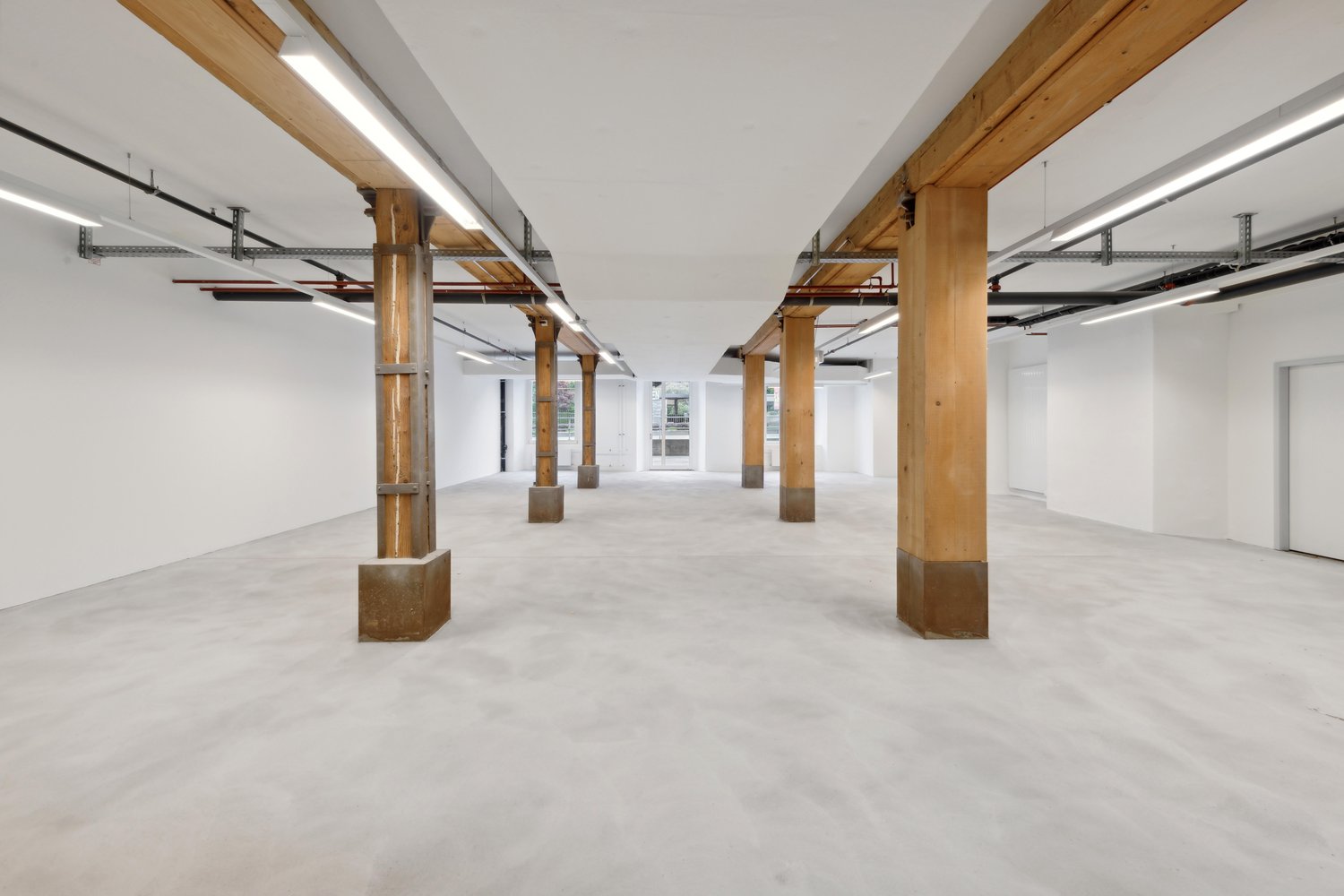 174m² shop