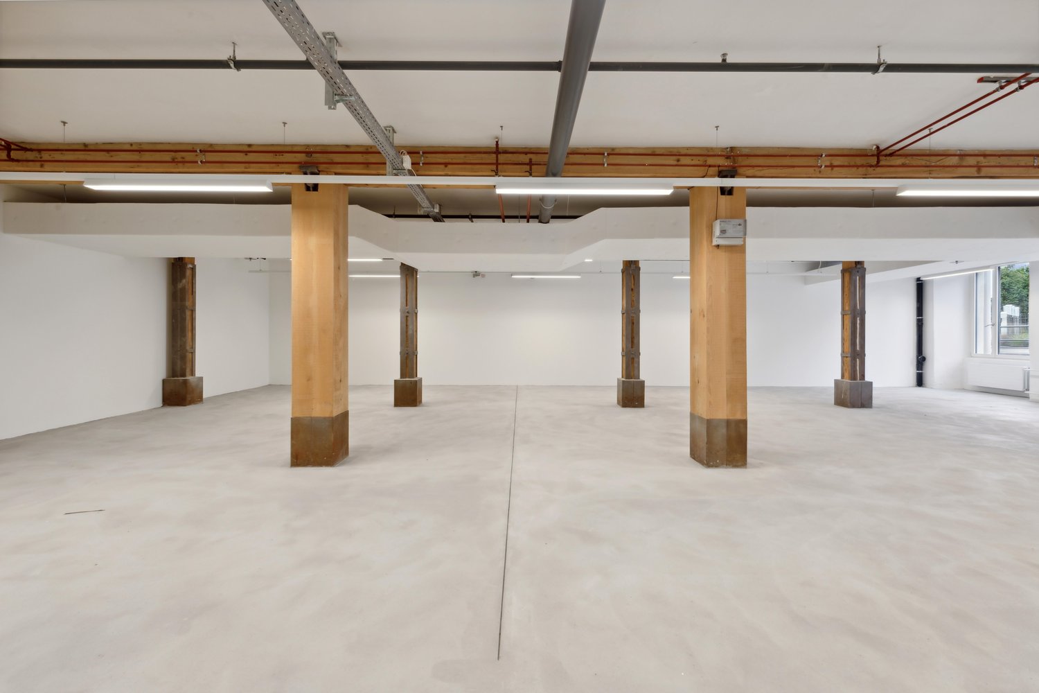 174m² shop