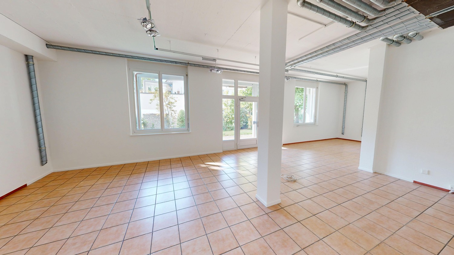 32m² commercial