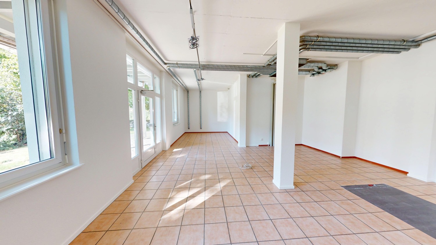 32m² commercial