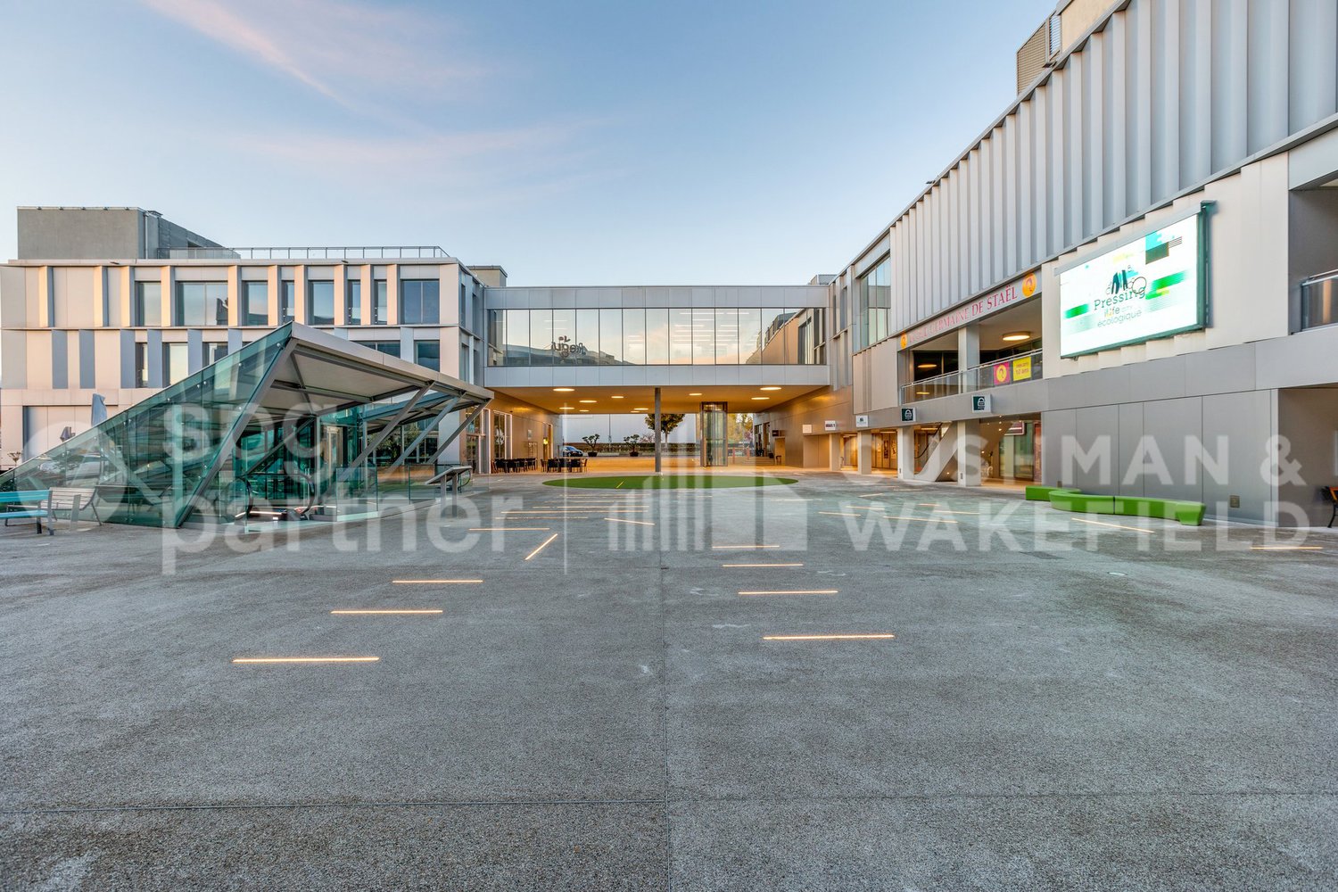 75m² office