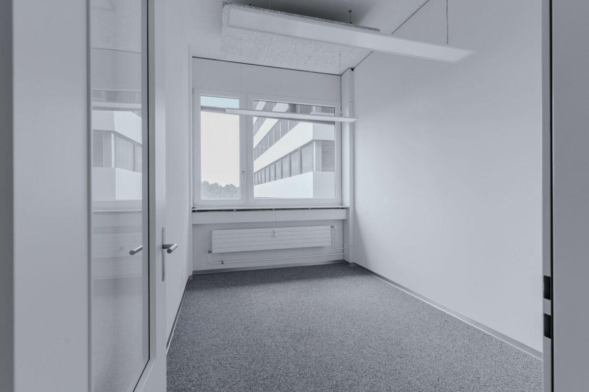 413m² office