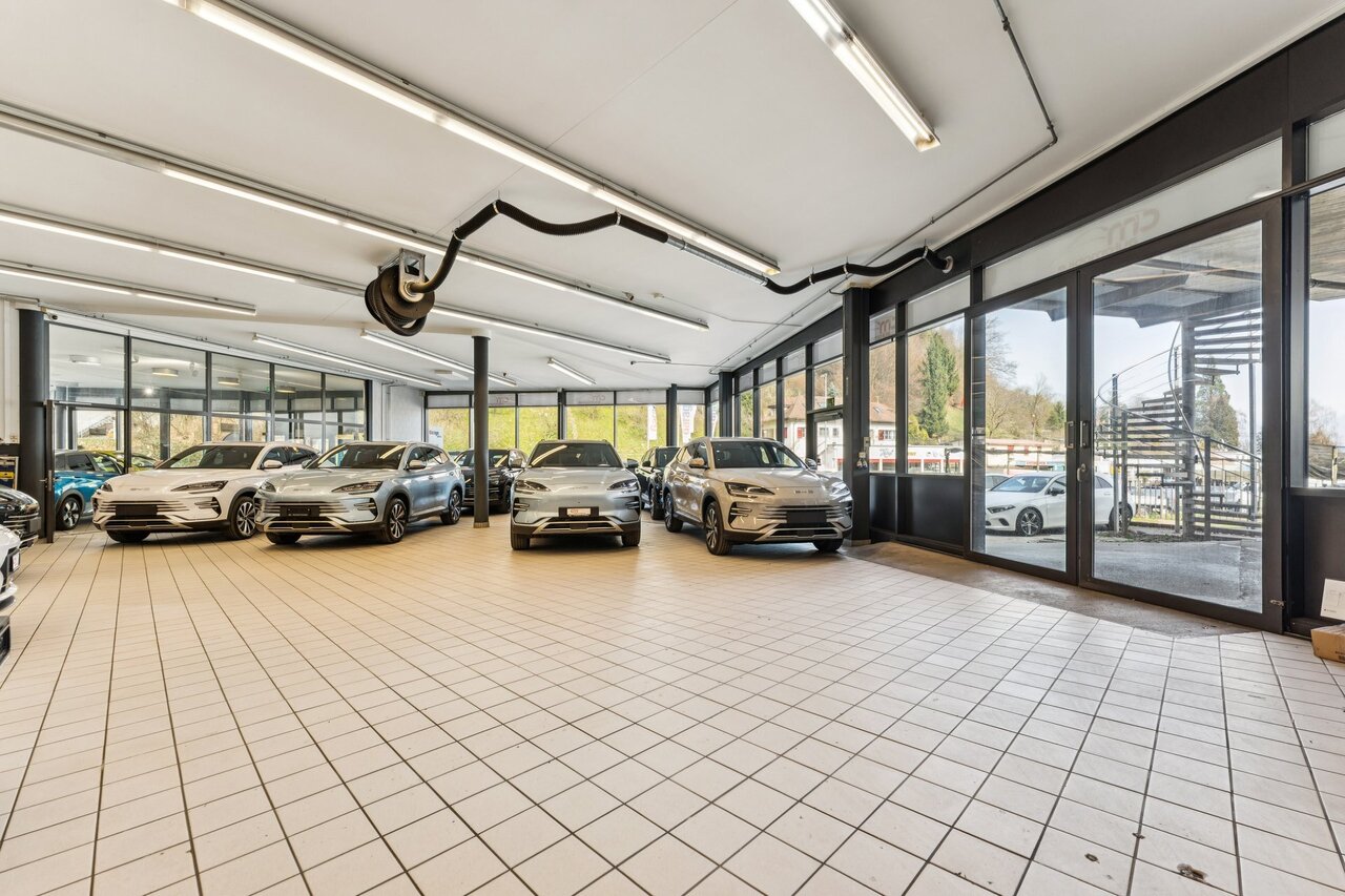 Magasin de 1330m²