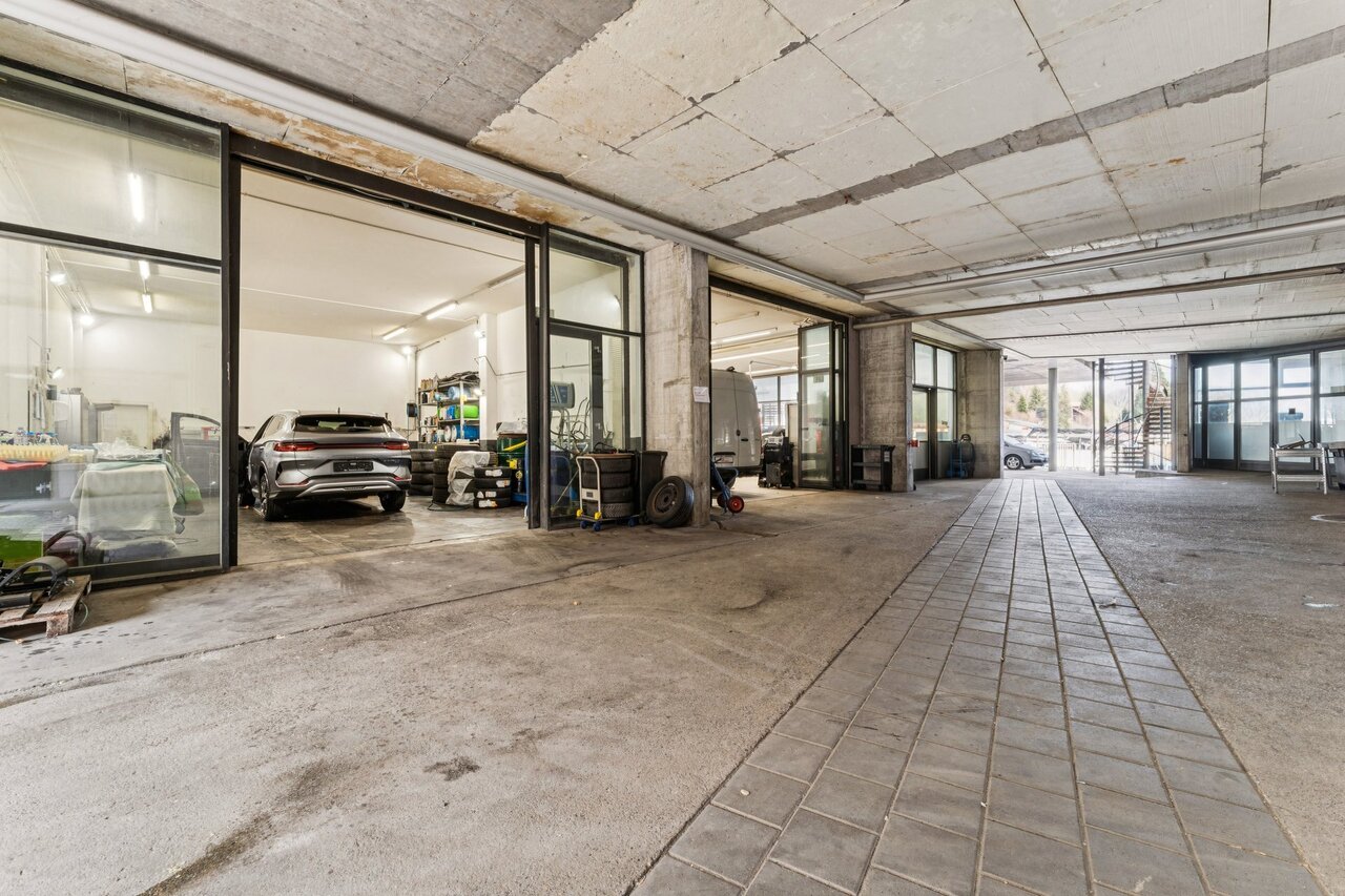 Magasin de 1330m²
