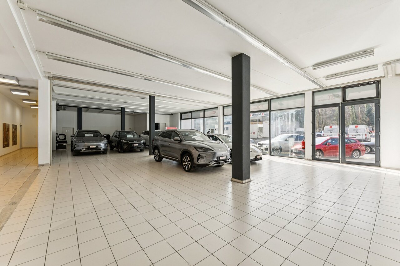Magasin de 1330m²