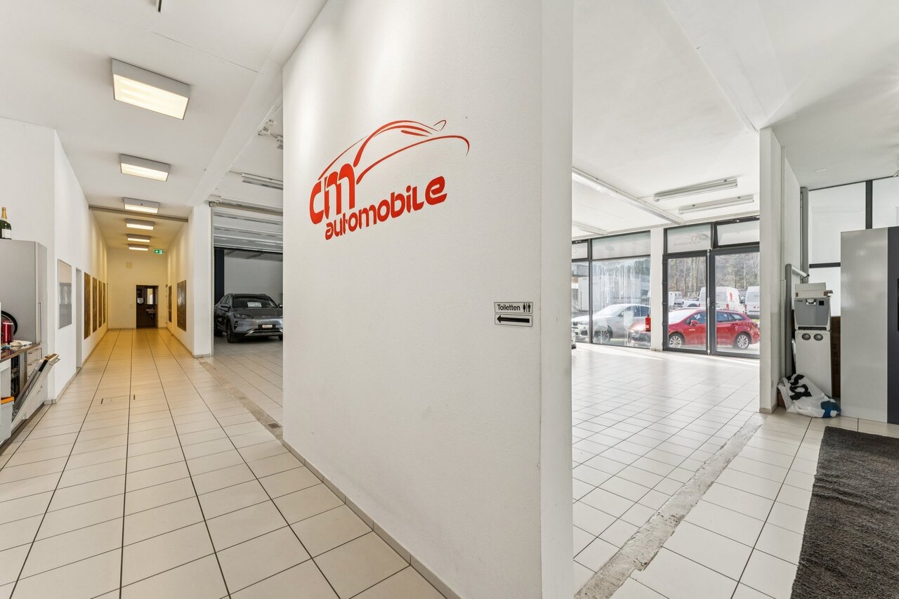 Magasin de 1330m²