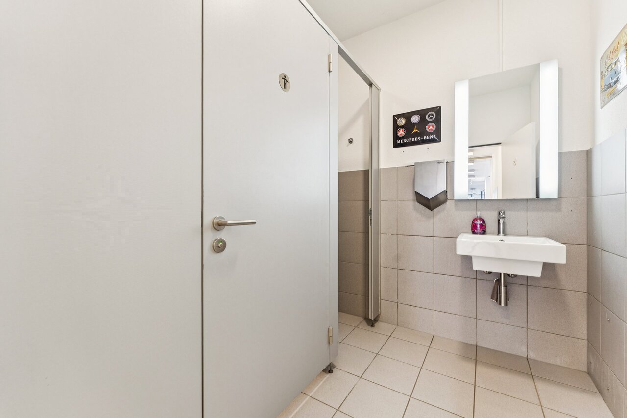 Magasin de 1330m²