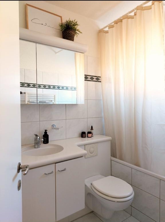 Room in a shared flat, Foto 1 von 3