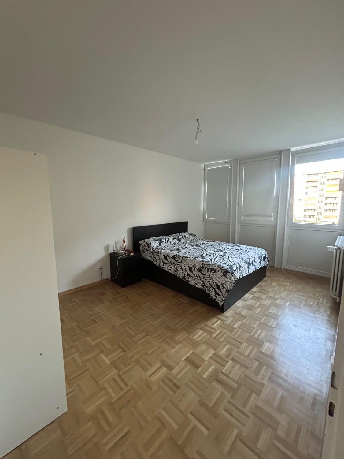 3 ½ Zimmer-Wohnung
3,5 Zimmer – 3. Etage
CHF 2’346.– inkl. Nebenkosten
Parkplatz obligatorisch: CHF 180.–
Verfügbar ab dem 15.10.2026
Provision bei Zuteilung zu erwarten., Foto 8 von 10