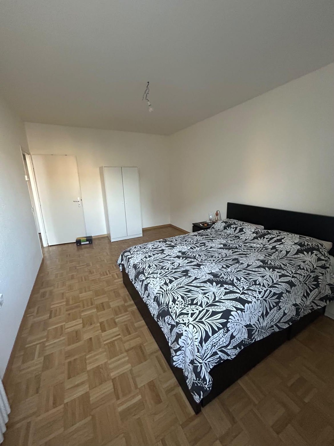 3 ½ Zimmer-Wohnung
3,5 Zimmer – 3. Etage
CHF 2’346.– inkl. Nebenkosten
Parkplatz obligatorisch: CHF 180.–
Verfügbar ab dem 15.10.2026
Provision bei Zuteilung zu erwarten., Foto 10 von 10