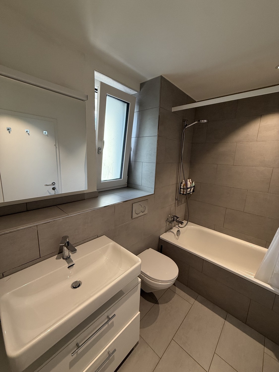 Helle 3.5-Zimmer-Wohnung mit zwei Balkonen am Klusplatz (Kreis 7), Foto 6 von 7