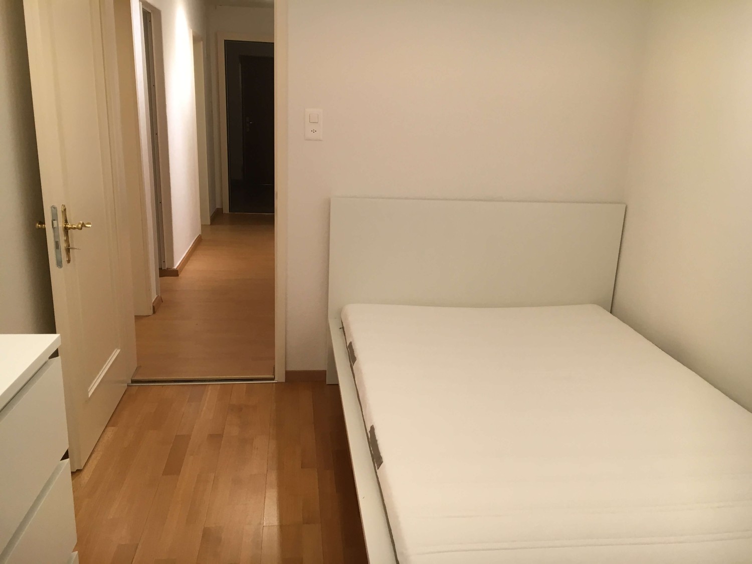 1 room single room, Foto 3 von 7