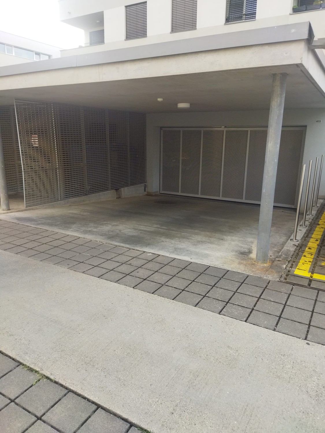 Unterirdischer Parkplatz, Foto 1 von 2