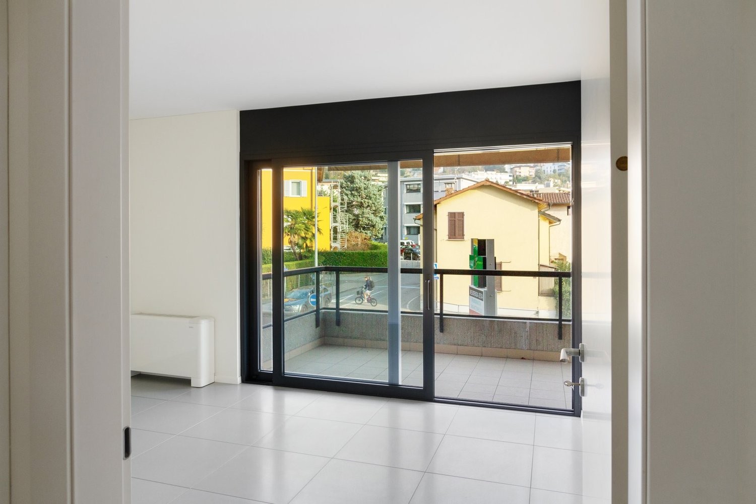 72m² office