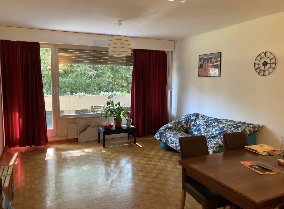 Zimmer in einer Wohngemeinschaft
Ich suche jemanden, der mein Zimmer in einer Wohngemeinschaft in Champel, Genf, übernimmt. Das Zimmer ist ab sofort verfügbar, mit der Möglichkeit, jederzeit einzuziehen.
Das Zimmer ist ca. 16 m² groß und verfügt über ein eigenes privates Badezimmer sowie einen pri, Foto 3 von 5