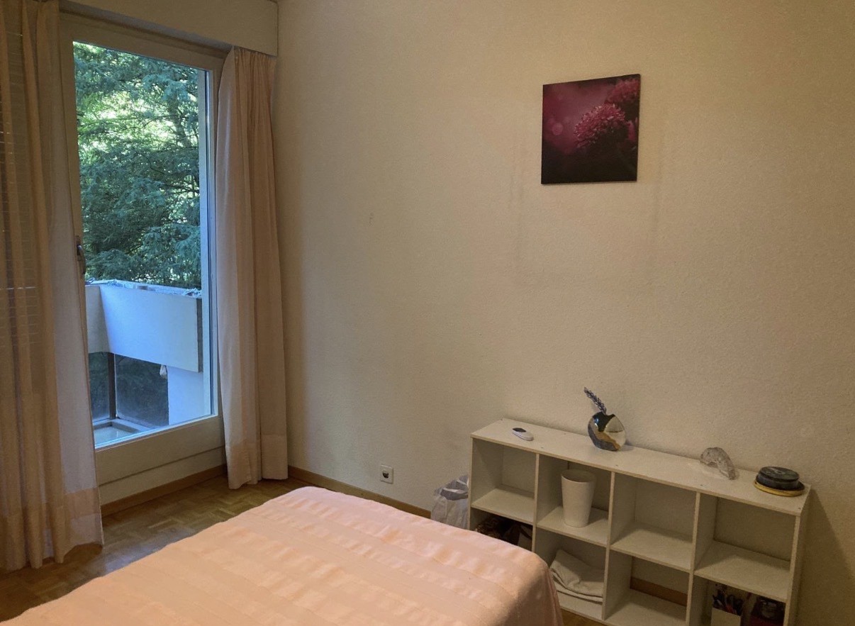 Zimmer in einer Wohngemeinschaft
Ich suche jemanden, der mein Zimmer in einer Wohngemeinschaft in Champel, Genf, übernimmt. Das Zimmer ist ab sofort verfügbar, mit der Möglichkeit, jederzeit einzuziehen.
Das Zimmer ist ca. 16 m² groß und verfügt über ein eigenes privates Badezimmer sowie einen pri, Foto 4 von 5