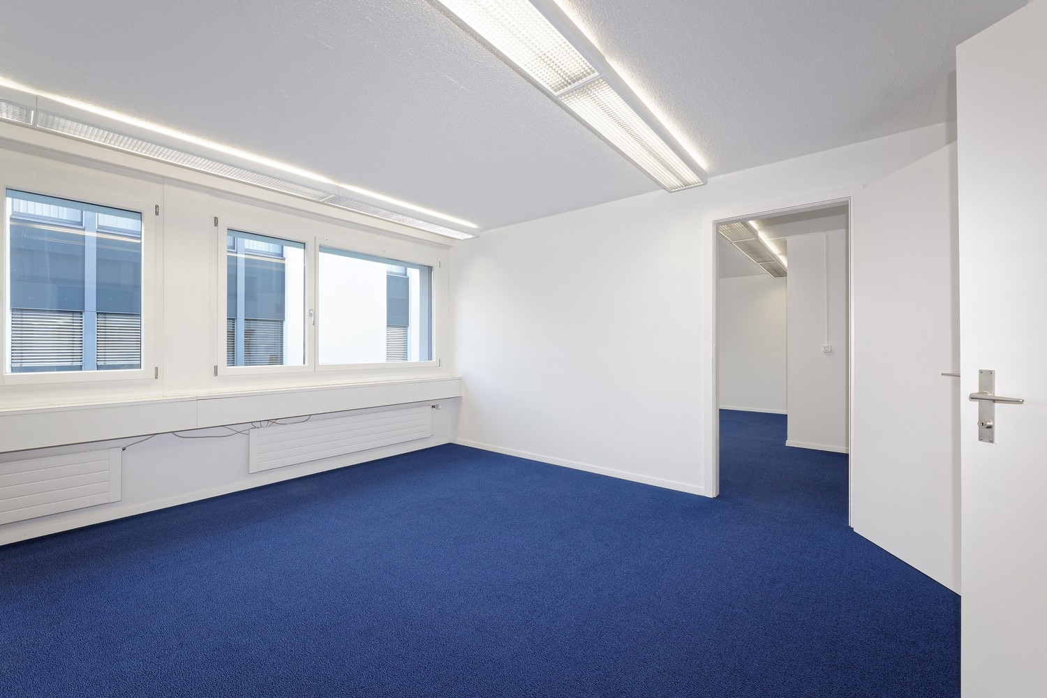 28-726m² office