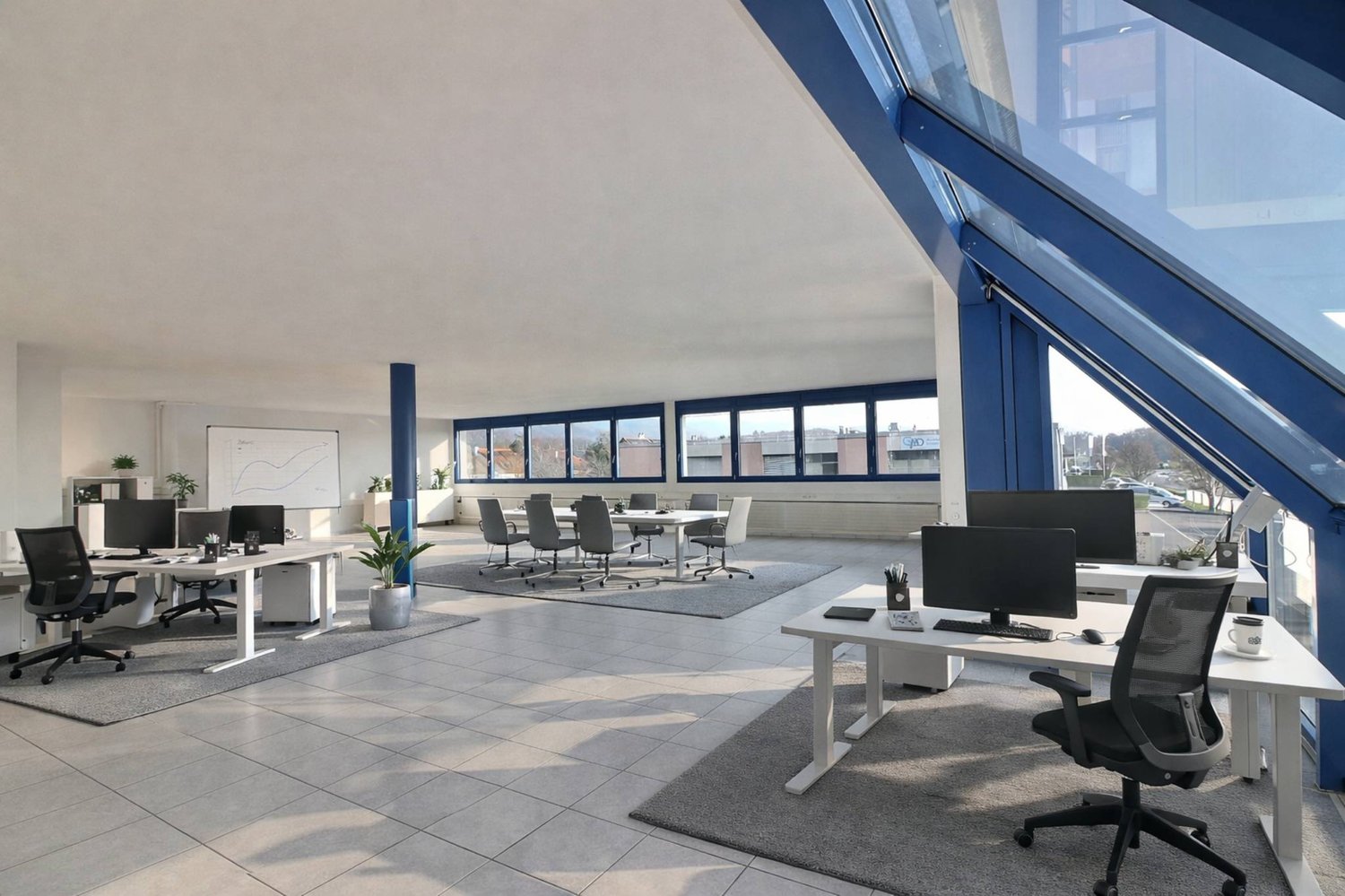168m² Büro, Foto 1 von 9