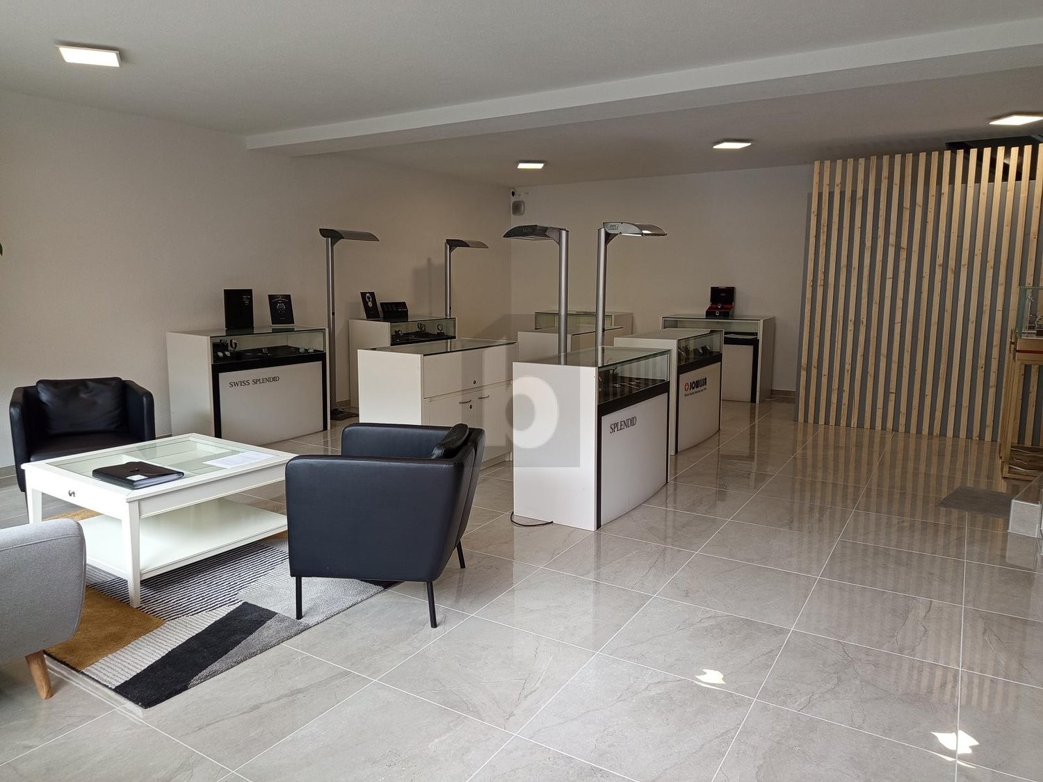 190m² office