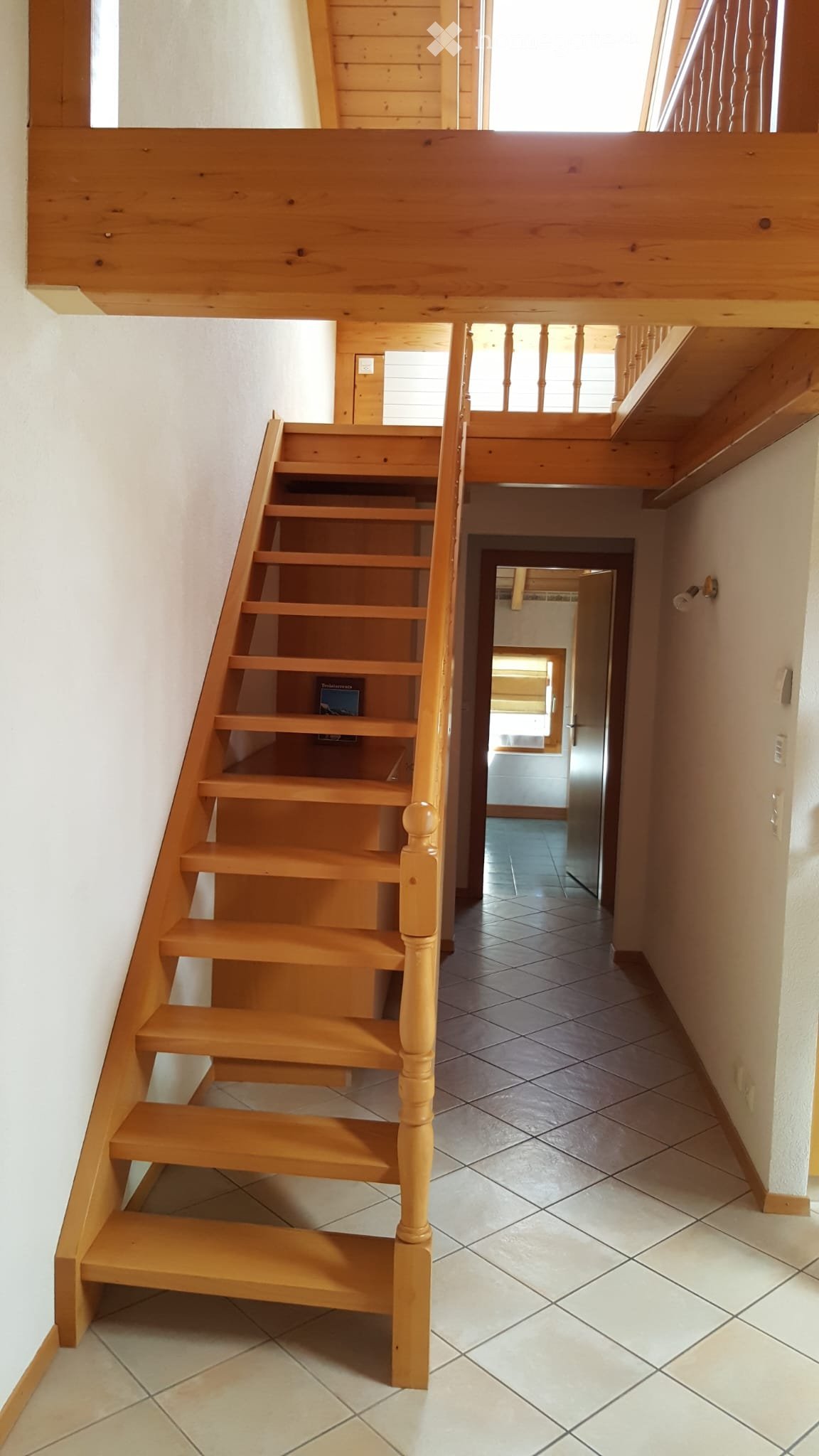 2 ½ Zimmer Wohnung
2.5-Zimmer-Wohnung im Zentrum des Dorfes Troistorrents gelegen
Wohnküche / 1 Schlafzimmer / 1 Badezimmer / 1 Mezzanin
Preis CHF 1'200.00 inklusive Nebenkosten (ohne Tiere)
Frei nach Vereinbarung oder ab dem 1. Januar 2027
Tél. no 079/614.53.21, Foto 5 von 5