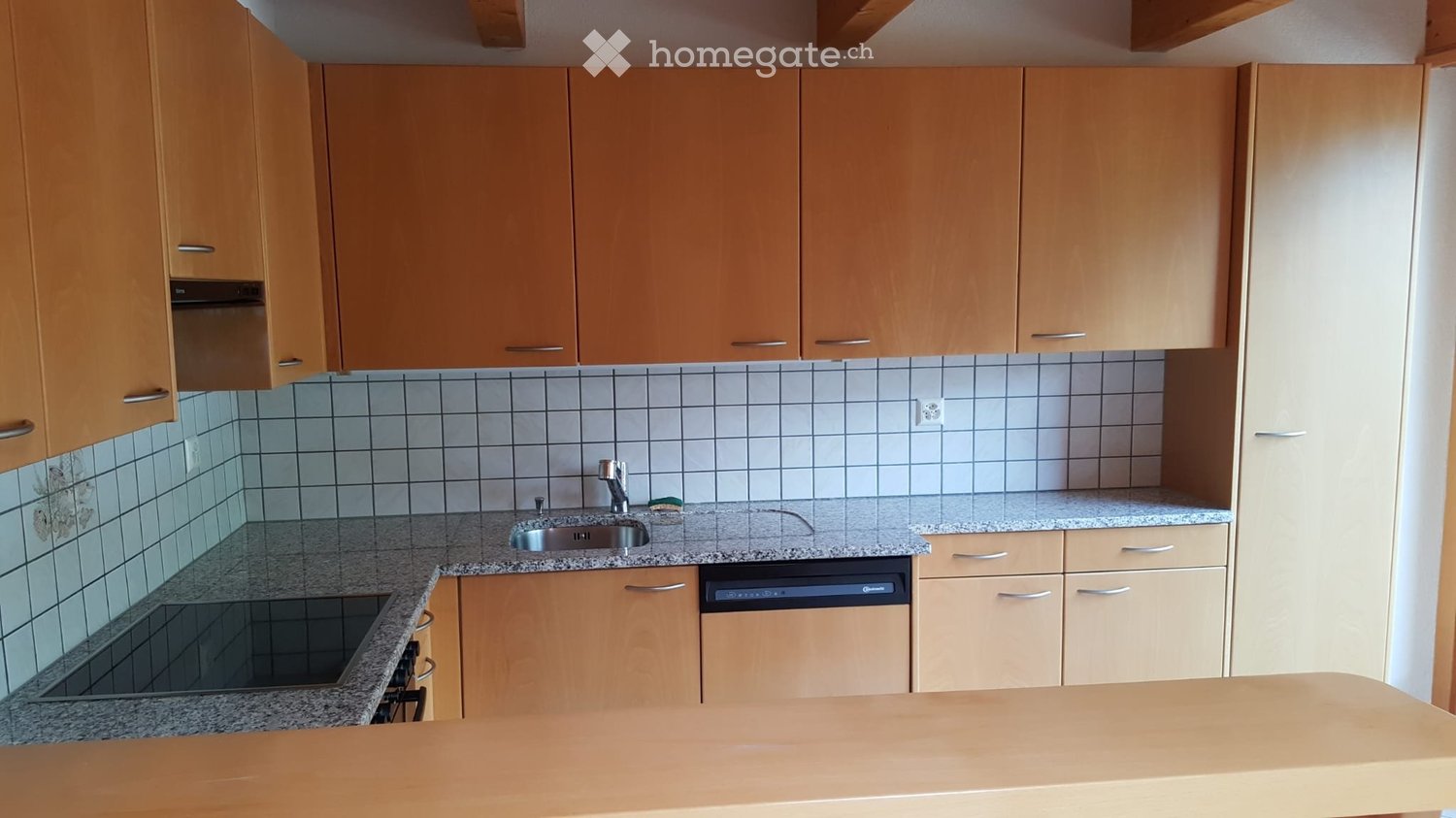 2 ½ Zimmer Wohnung
2.5-Zimmer-Wohnung im Zentrum des Dorfes Troistorrents gelegen
Wohnküche / 1 Schlafzimmer / 1 Badezimmer / 1 Mezzanin
Preis CHF 1'200.00 inklusive Nebenkosten (ohne Tiere)
Frei nach Vereinbarung oder ab dem 1. Januar 2027
Tél. no 079/614.53.21, Foto 3 von 5