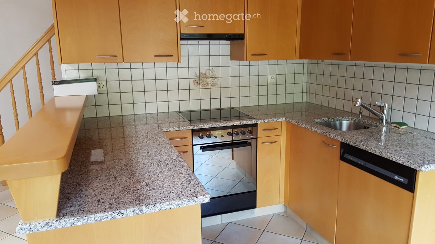 2 ½ Zimmer Wohnung
2.5-Zimmer-Wohnung im Zentrum des Dorfes Troistorrents gelegen
Wohnküche / 1 Schlafzimmer / 1 Badezimmer / 1 Mezzanin
Preis CHF 1'200.00 inklusive Nebenkosten (ohne Tiere)
Frei nach Vereinbarung oder ab dem 1. Januar 2027
Tél. no 079/614.53.21, Foto 1 von 5