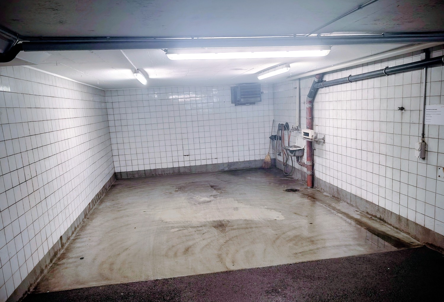 Underground slot, Foto 1 von 2