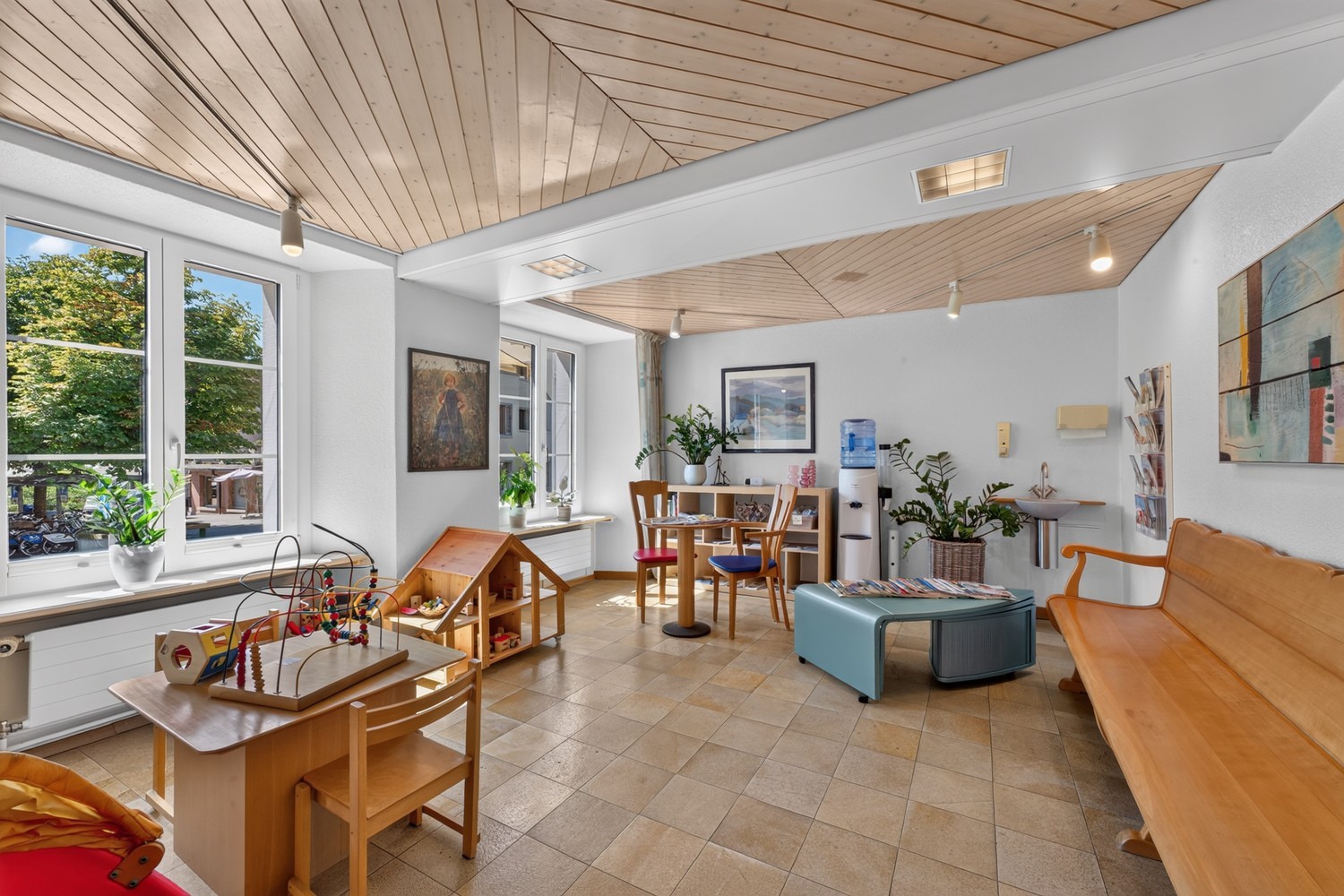 180m² commercial