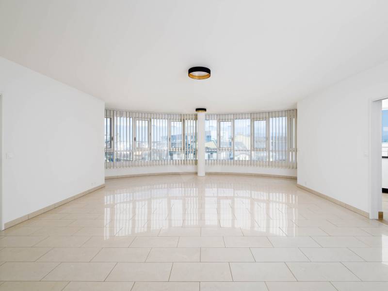 6 rooms apartment